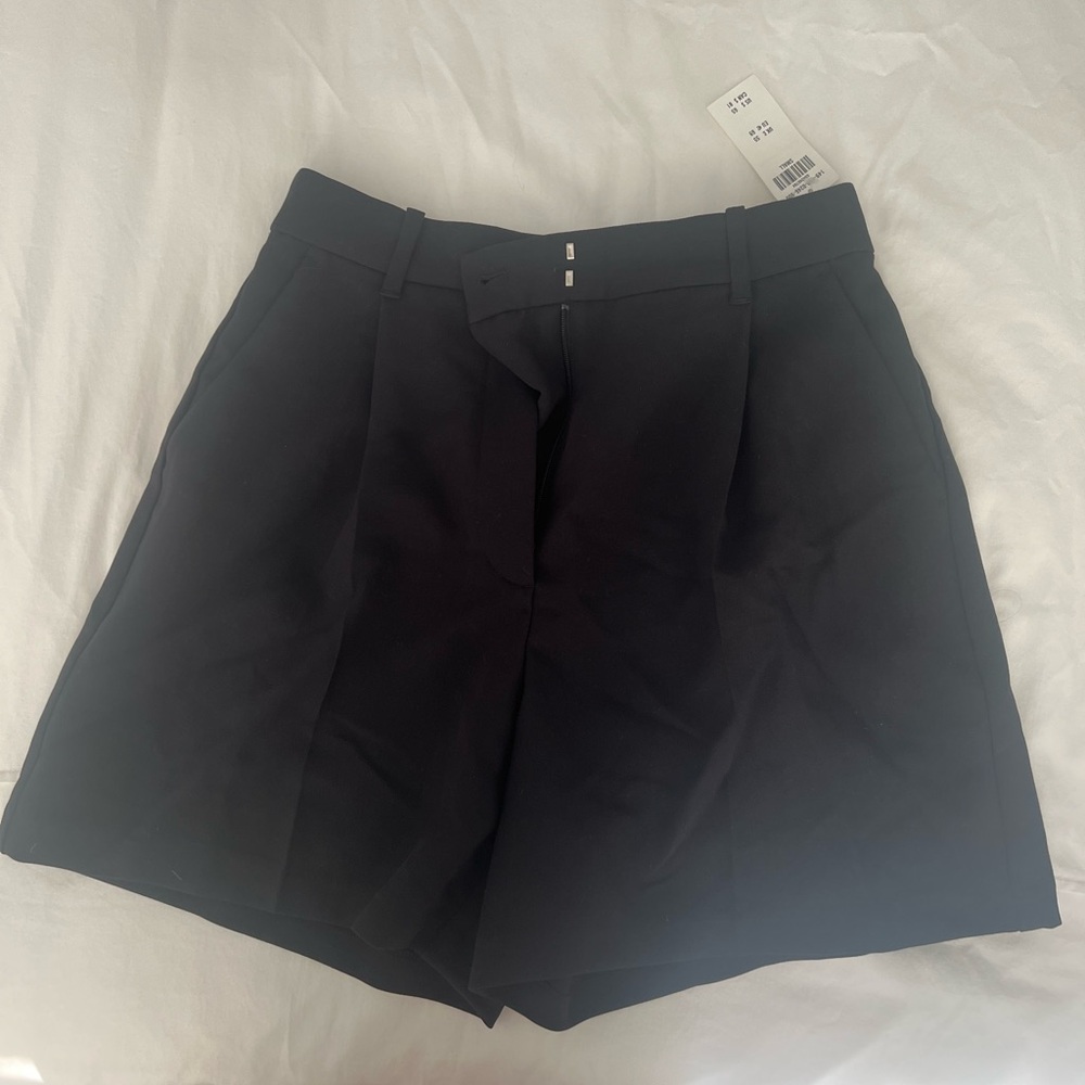 A&F Sloane tailored short!